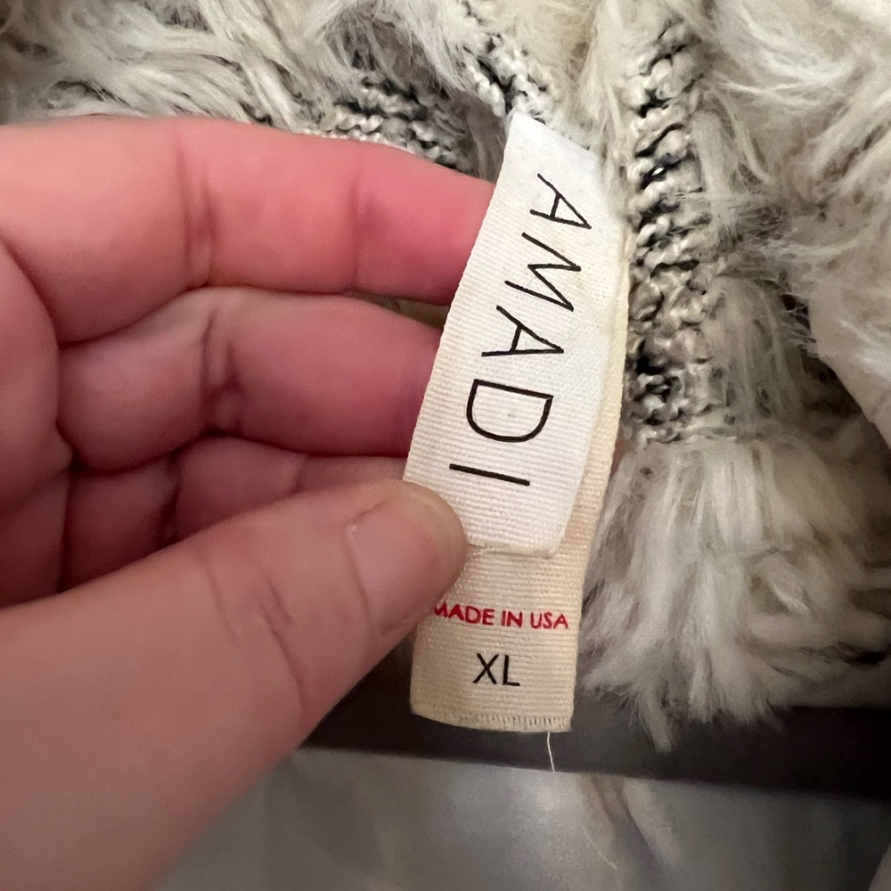 Anthropologie Amadi cream faux fur with black stitching vest in XL - Picture 6 of 7
